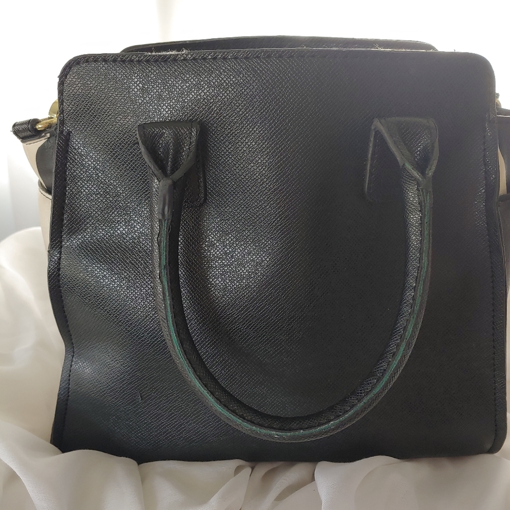 ๐๐ SEND OFFERS ! ๐๐LONDON FOG PURSE. - Picture 8 of 10